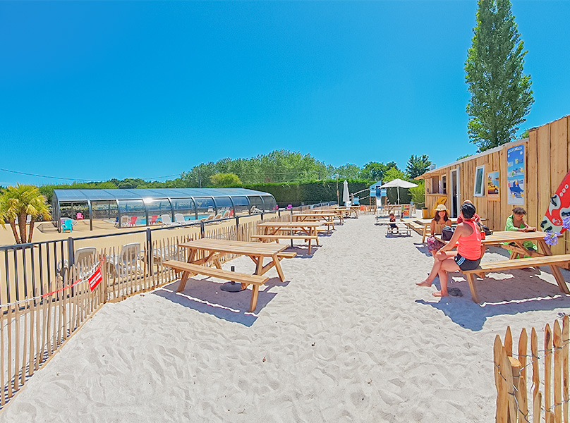 Camping with snack bar near royan